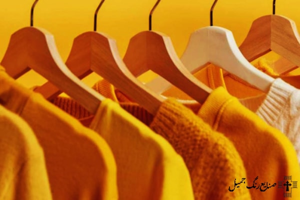 روانشناسی رنگ زرد در لباس | تاثیر رنگ زرد + ترند 2024