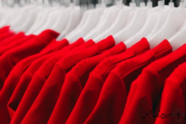 روانشناسی رنگ قرمز در لباس | تاثیر رنگ قرمز+ ترند 2024
